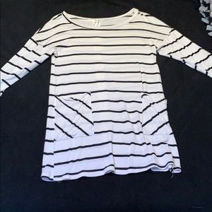 3/4 sleeve striped shirt with pockets and buttons